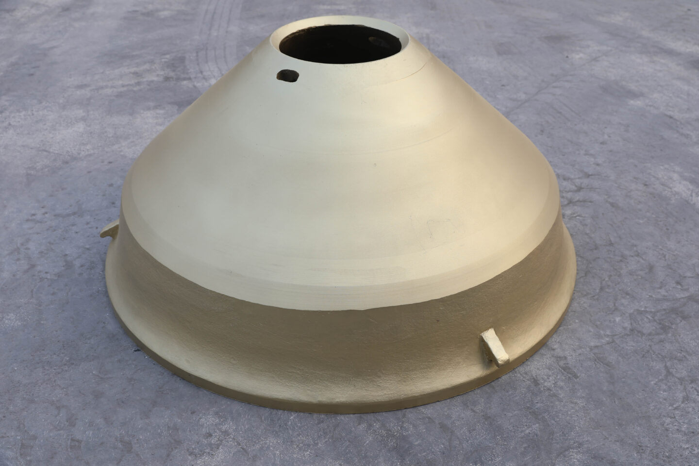 Historical cone crusher mantle photograph from the GUBT photo library