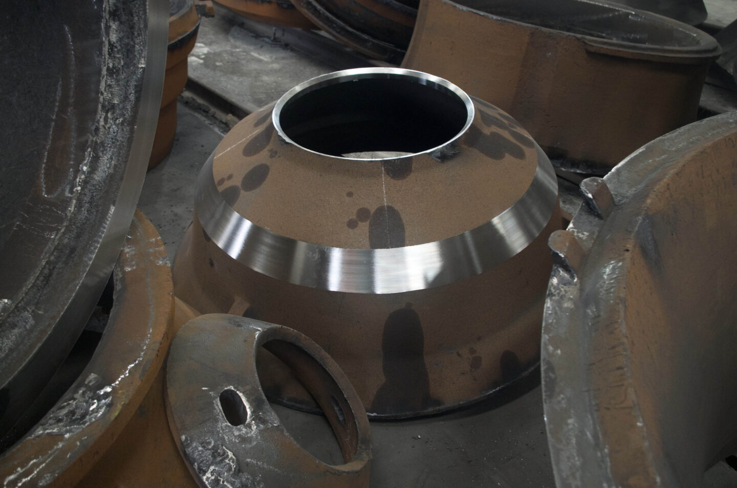 Bauteilöffnung und bearbeitete ringförmige Flächen